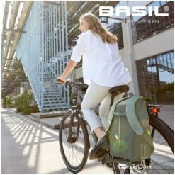 Basil B-Safe Commuter Fietsrugzak 13L - Zwart -Fietsonderdelen basil b safe commuter backpack nordlicht rear bike bag black 2 1361521