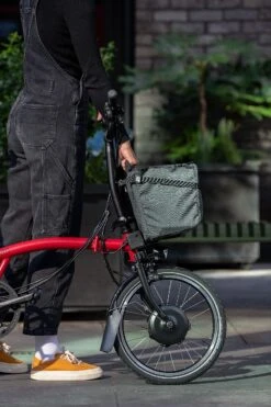 Brompton E-Basket Fietstas - Dark Grey 18 Brompton E-Basket Fietstas - Dark Grey -Fietsonderdelen brompton electric basket bag dark grey 8 1457890