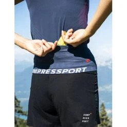 Compressport Free Hardloopriem - Mood Indigo/magenta -Fietsonderdelen compressport free belt mood indigo magenta 1 1558708