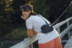 FJÄLLRÄVEN Fjällräven High Coast Schoudertas - 0.8L - Navy 24 FJÄLLRÄVEN Fjällräven High Coast Schoudertas - 0.8L - Navy -Fietsonderdelen fjaellraeven high coast pocket shark grey 11 936184