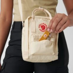 FJÄLLRÄVEN Fjällräven Kånken Sling Schoudertas 2.5L - Light Oak 21 FJÄLLRÄVEN Fjällräven Kånken Sling Schoudertas 2.5L - Light Oak -Fietsonderdelen fjaellraeven kanken sling tasche sky blue 15 1131163