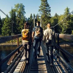 FJÄLLRÄVEN Fjällräven Kånken Sling Schoudertas 2.5L - Light Oak 31 FJÄLLRÄVEN Fjällräven Kånken Sling Schoudertas 2.5L - Light Oak -Fietsonderdelen fjaellraeven oevik women t shirt chalk white 1 1130803