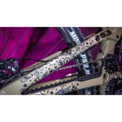 Muc-Off Chainstay Protection Kit - Punk 13 Muc-Off Chainstay Protection Kit - Punk -Fietsonderdelen muc off chainstay protection kit punk 2 1290036