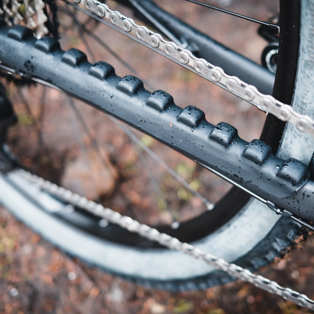 Velocity Hucking Systems VHS 2.0 Slapper Tape Chainstay Guard - Blue 6 Velocity Hucking Systems VHS 2.0 Slapper Tape Chainstay Guard - Blue - Afbeelding 4